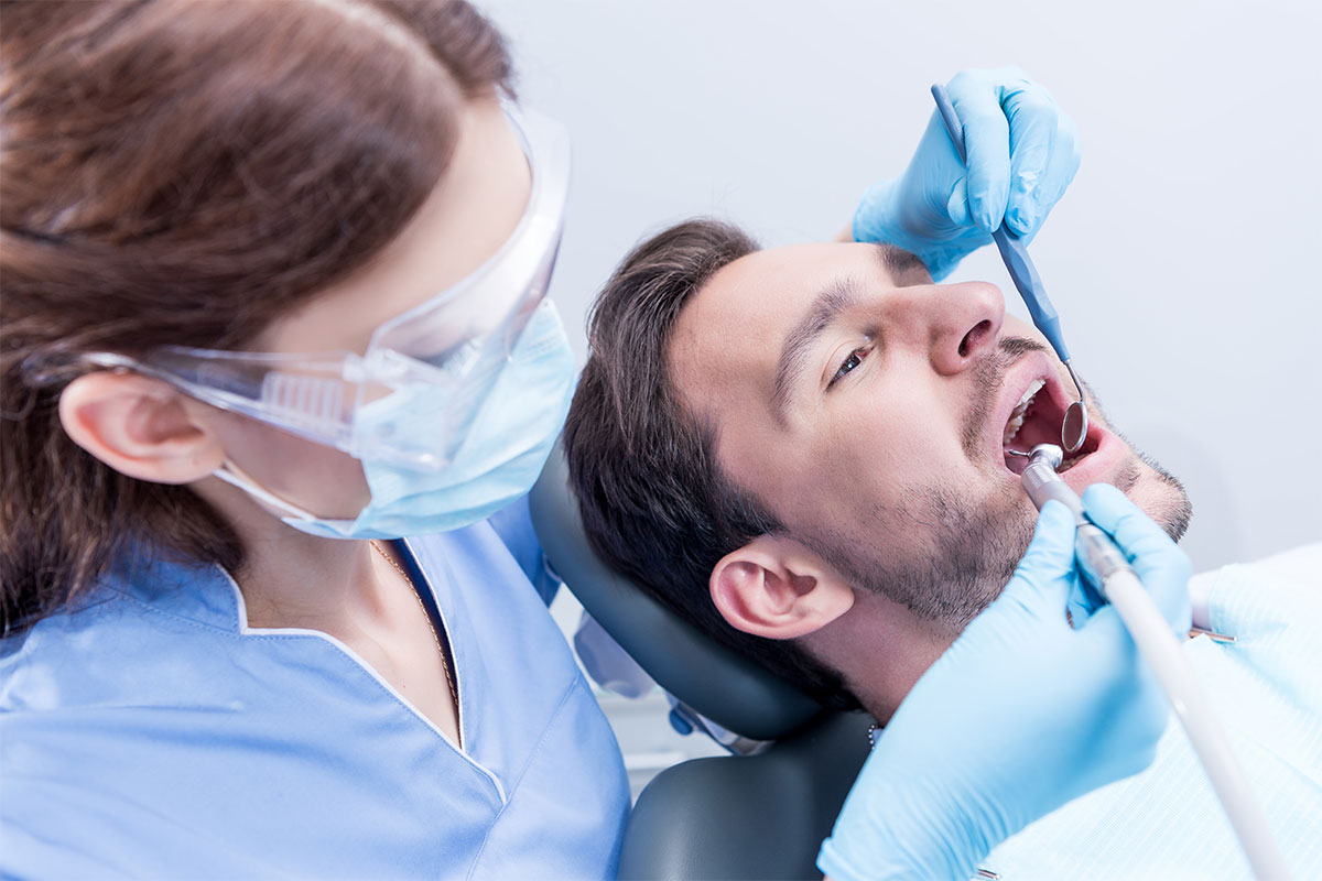 Dentist threat her patient
